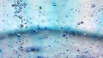 Öl- und Wasserblasen unter Wasser video