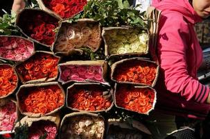 rosas en el mercado de la ciudad ho chi minh foto