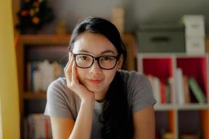 mujer de negocios, llevando gafas, y, sonrisa foto