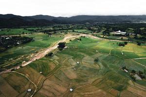 Paisaje de campo de arroz con cáscara en Asia, vista aérea de los campos de arroz foto