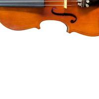 el violín en la mesa, cerca del violín en el suelo de madera foto