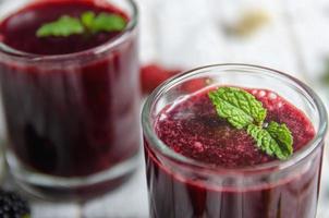 Mulberry juice and mulberry fruit, Fresh berry fruit smoothies.