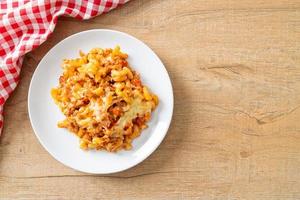 macarrones a la boloñesa con queso foto