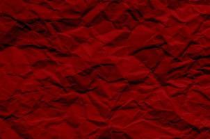 Fondo rojo y papel tapiz por textura de papel arrugado y espacio libre. foto