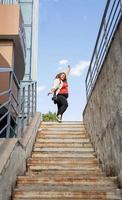 mujer de talla grande fotógrafa al aire libre foto