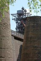 Zona de antigua fábrica industrial abandonada Landschaftpark Duisburg Nord foto