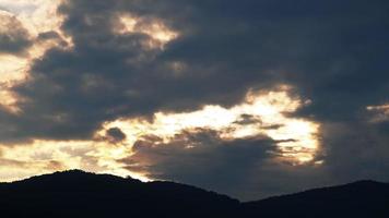 metraggio ad alta definizione timelapse di alba e tramonto video