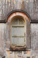 ventana en un edificio antiguo foto