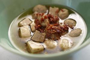 Cerrar sopa china de albóndigas y chile