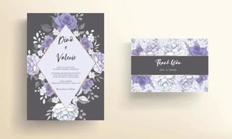 hermosa tarjeta de invitación de boda con decoración de flores moradas vector