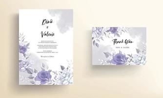 hermosa tarjeta de invitación de boda con decoración de flores moradas vector