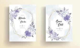 hermosa tarjeta de invitación de boda con decoración de flores moradas vector