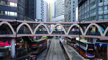 überfüllte menschen und verkehr in hongkong-stadt video