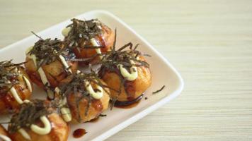 bola takoyaki ou bolas de polvo - estilo comida japonesa