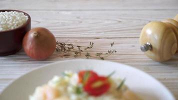 italiensk risotto med räkor video