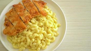 Mac and cheese with fried chicken video