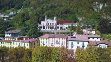 San pellegrino terme. het gemeentelijk casino video