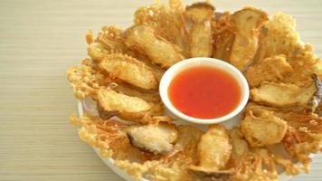 fried enoki mushroom and king oyster mushroom video