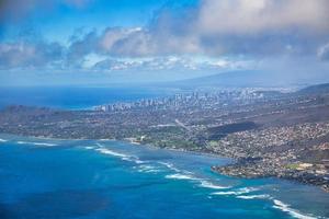 Toma aérea de la playa de Waikiki Honolulu Hawai foto