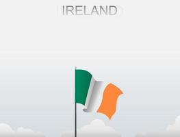 bandera de irlanda volando bajo el cielo blanco vector