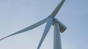 windmolens voor de productie van elektriciteit video