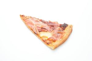 Pizza con jamón o jamón de Parma pizza sobre fondo blanco. foto