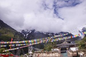 Meili Snow Mountain Kawa Karpo ubicado en la provincia de Yunnan, China foto