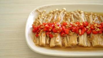 homemade steamed enoki mushroom with soy sauce video