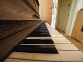 detalle de un teclado de piano foto
