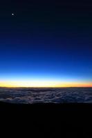 vista del atardecer desde haleakala mui hawaii foto