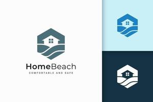 Logotipo de casa o resort en el paseo marítimo con forma abstracta para bienes raíces vector
