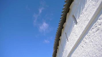 Muro de piedra blanca en el complejo del Kremlin de Kazán, Rusia foto