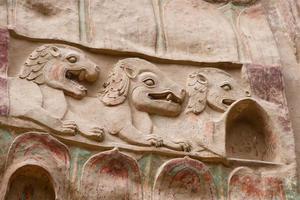 Alivio de la gruta del templo de la shao en tianshui wushan china foto