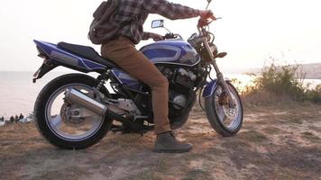 male traveler with bike on the beach video