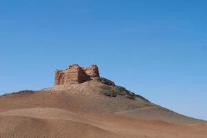 La vista horizontal del antiguo paso de Yangguan en Gansu, China foto