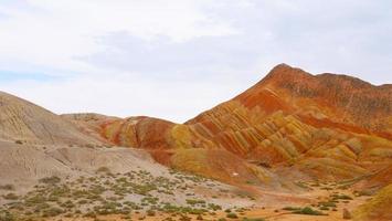 Forma de relieve de Zhangyei Danxia en Gansu China. foto