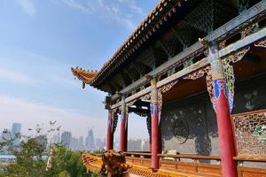 templo tulou de la montaña beishan, templo yongxing en xining china.