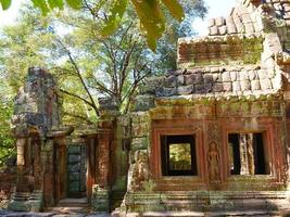 Ruina de piedra en banteay kdei, complejo de angkor wat en siem reap foto