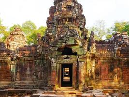 Ruina de la arquitectura de piedra en el templo de ta som, siem reap, camboya. foto