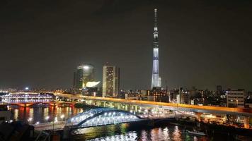 mooie Tokyo Sky Tree rond met ander gebouw in Tokyo Japan video