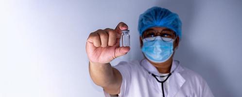 Portrait of a doctor wearing a mask and wearing a hat . photo