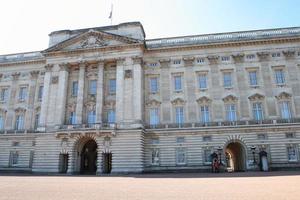 guardias reales británicos en el palacio de buckingham foto