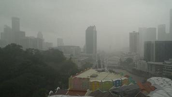 lapso de tiempo de los edificios en la luz del día de la ciudad de singapur video