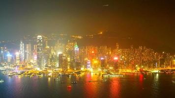vacker byggnad och arkitektur runt Hong Kongs stadssilhuett video