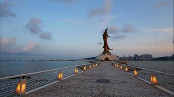 kun iam-standbeeld in de stad Macau video