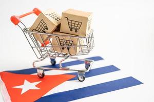 Box with shopping cart logo and Cuba flag photo