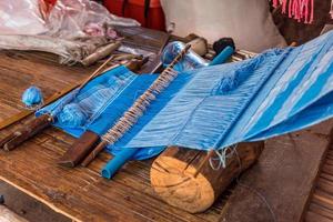 Máquina tailandesa de madera del telar de las tribus de las colinas para tejer la tela, foto