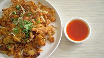 crispy fried mussel pancake with egg video