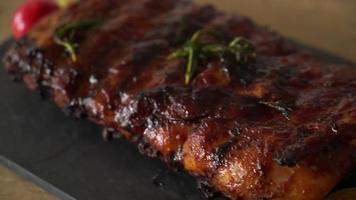 grilled and barbecue ribs pork video