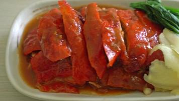 Peking-Ente oder gebratene Ente in roter Barbecue-Sauce video